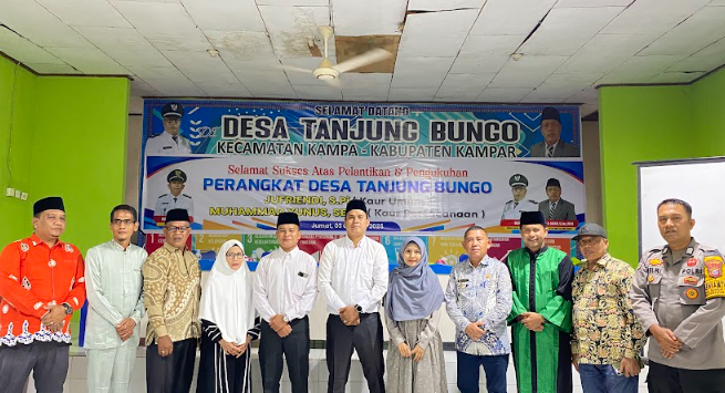 Pelantikan dan Pengambilan Sumpah/Janji Perangkat Desa Tanjung Bungo: KAUR Perencanaan dan KAUR Umum